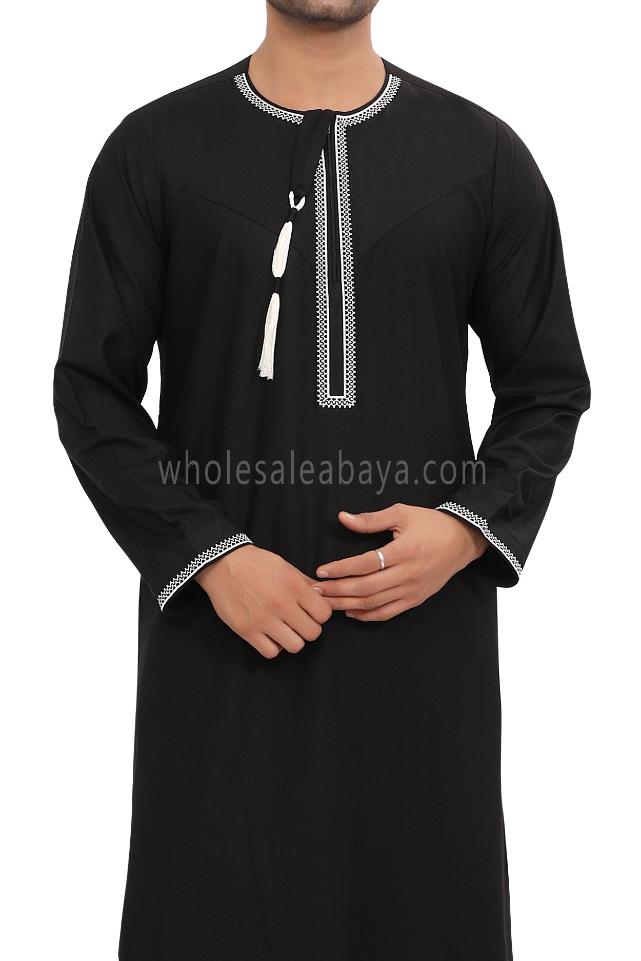 Men's Embroidered Omani Thoube With Tassel 90074 Black