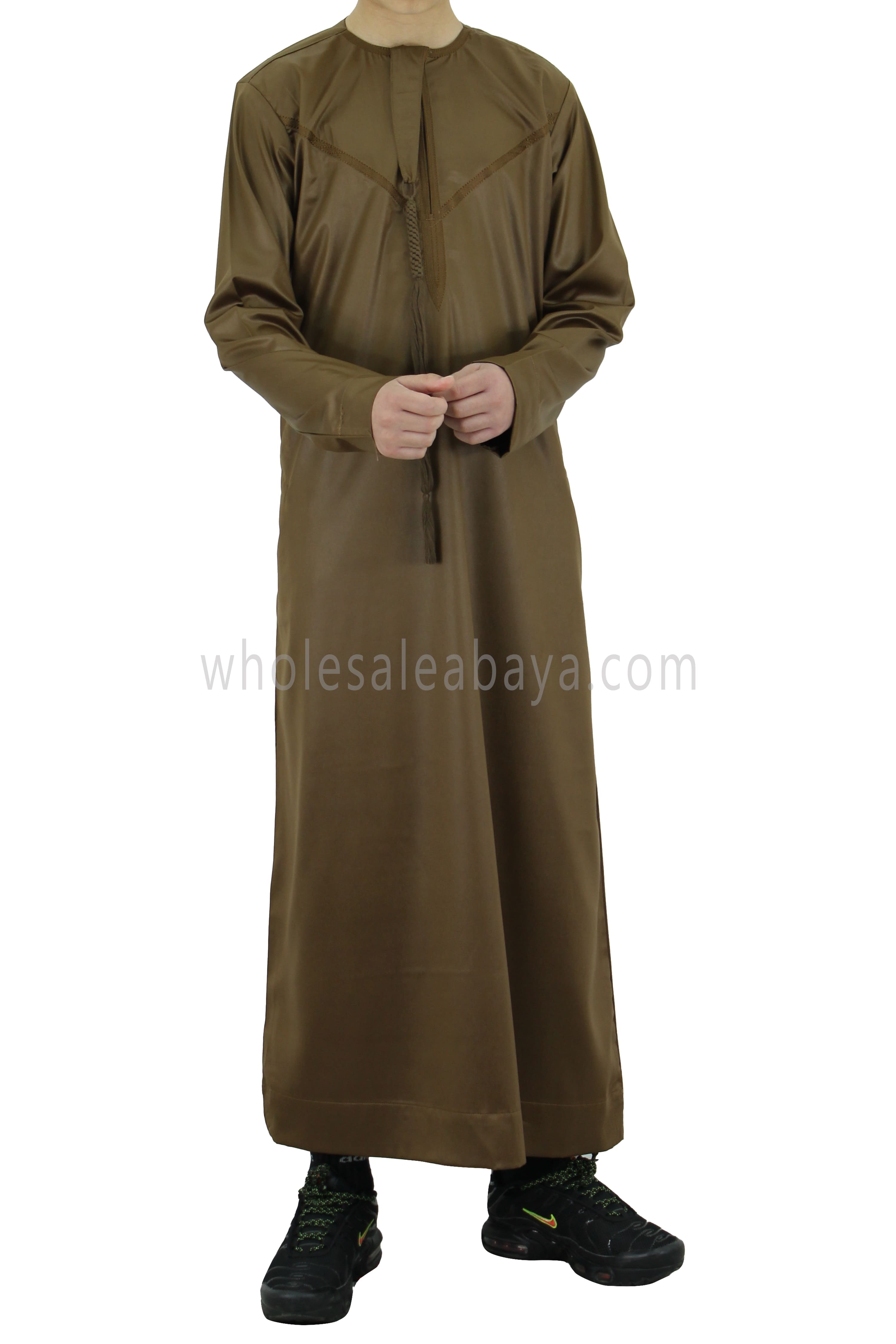 Boy's Traditional Emirati Style Thoube