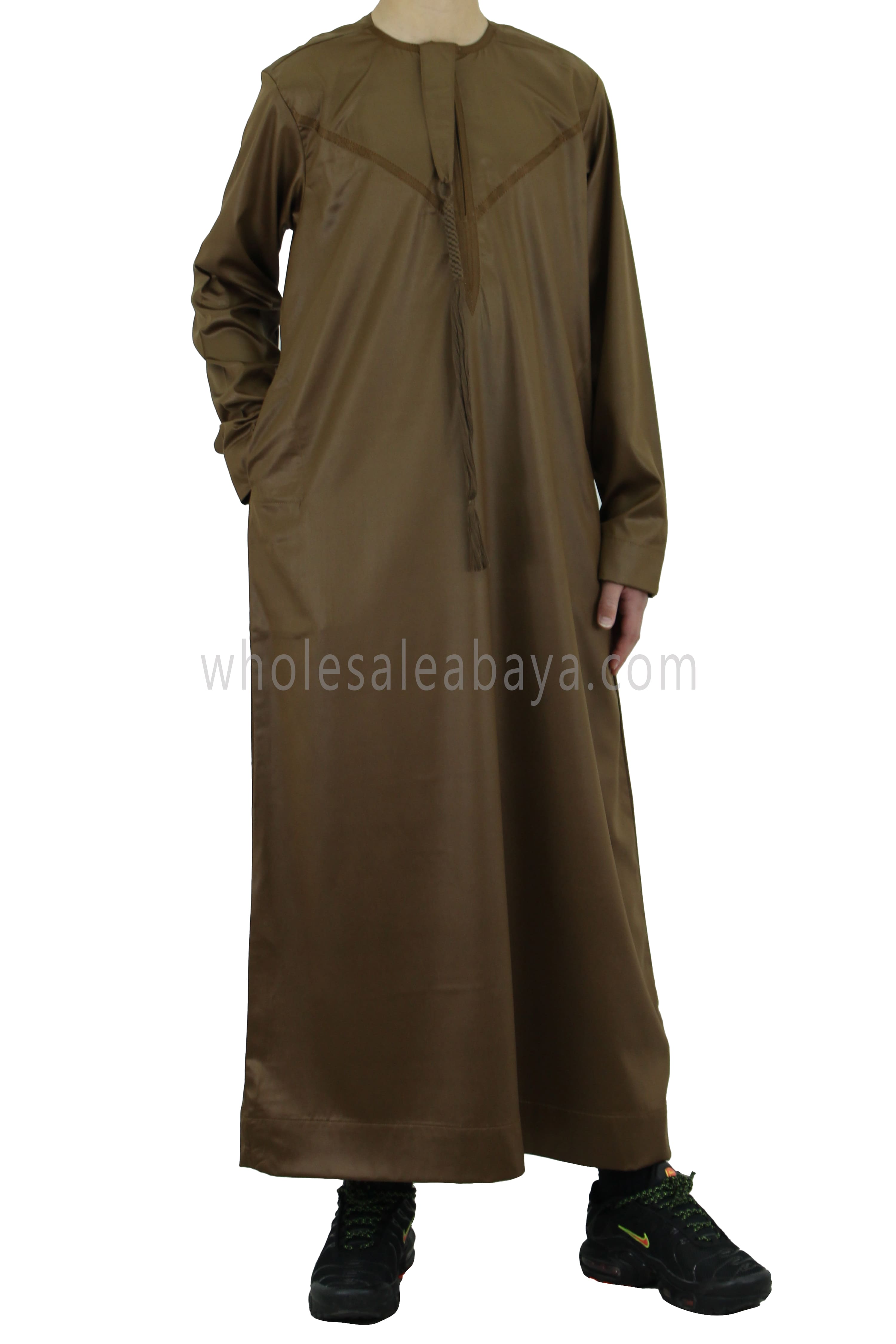Boy's Traditional Emirati Style Thoube
