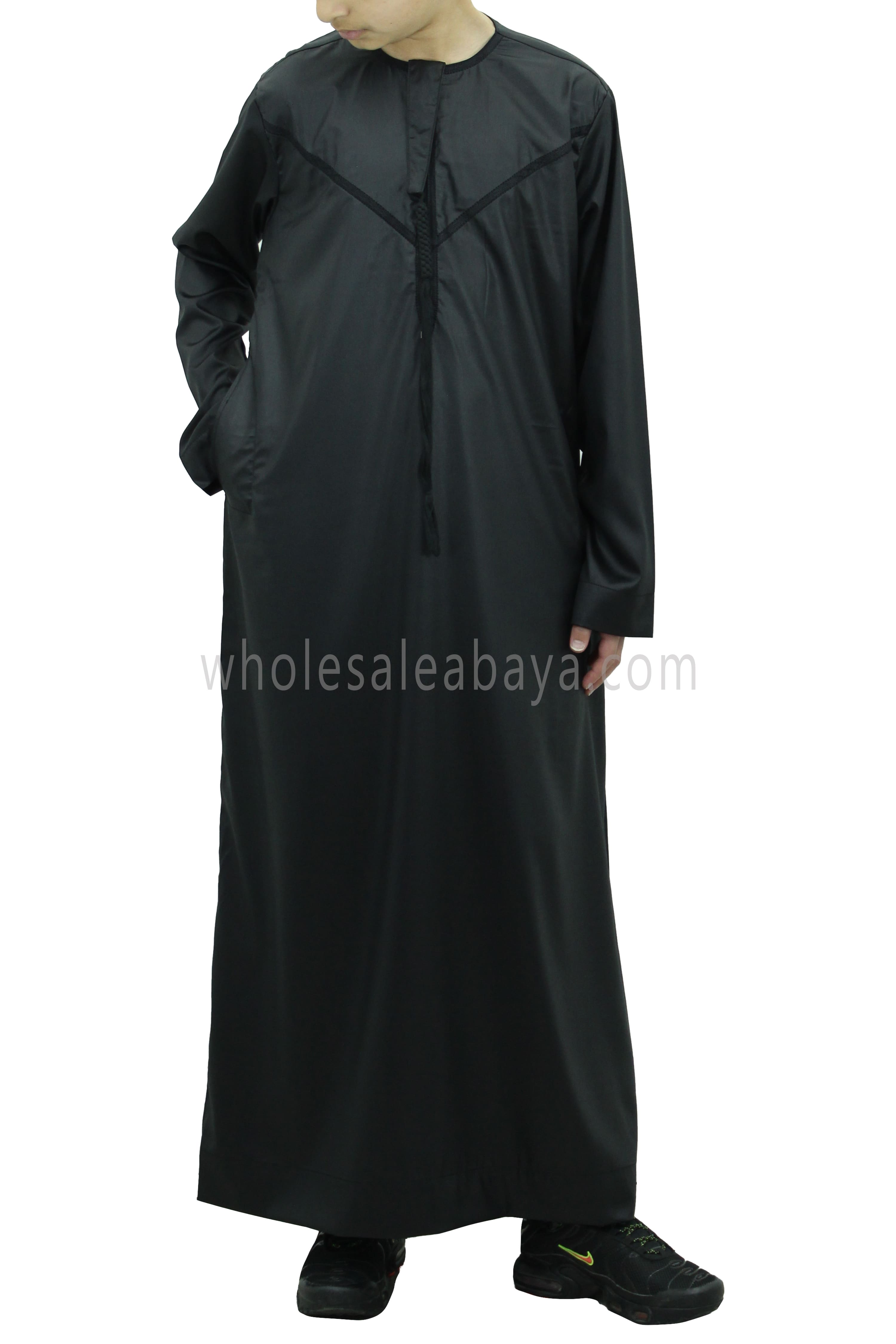 Boy's Traditional Emirati Style Thoube