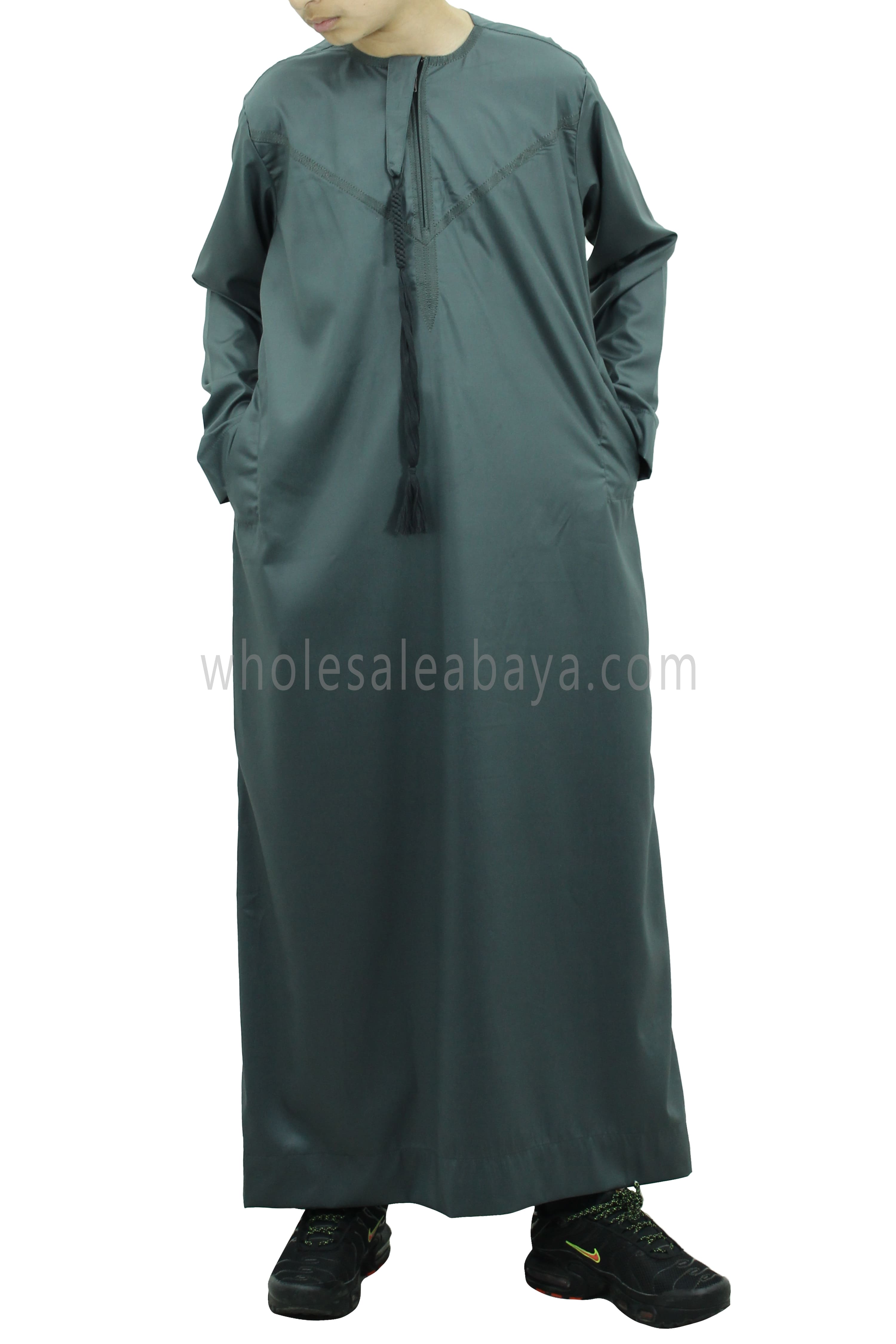 Boy's Traditional Emirati Style Thoube