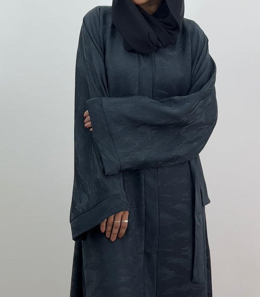 How to Wear Abaya Respectfully and Appropriately?