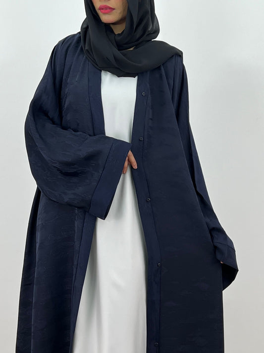 Abaya Trends in USA: From Runway to Street Style