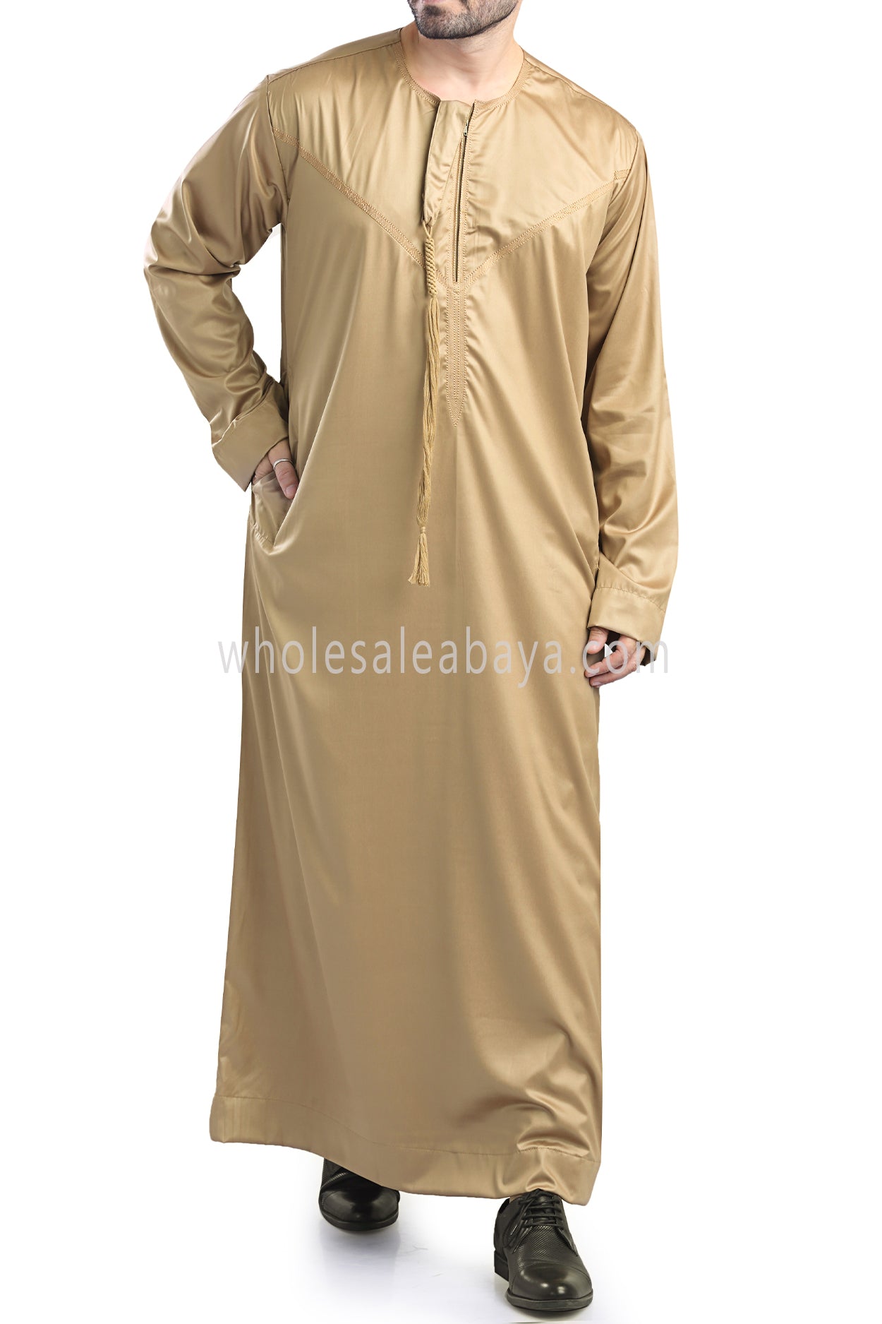Men's Shiny Omani Thoube with Designer Tassel Gold